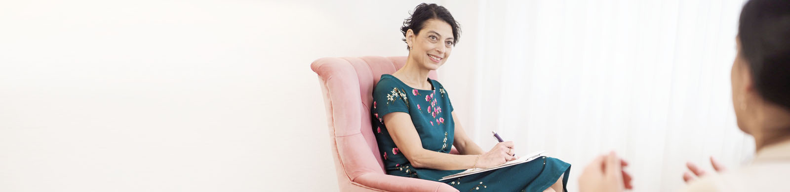 Frau Dr. Elif Çalışkan-Erle in einem Therapiegespräch
